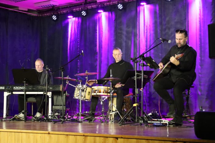 Miniaturka artykułu „Niemen akustycznie” w wykonaniu grupy Ambitus